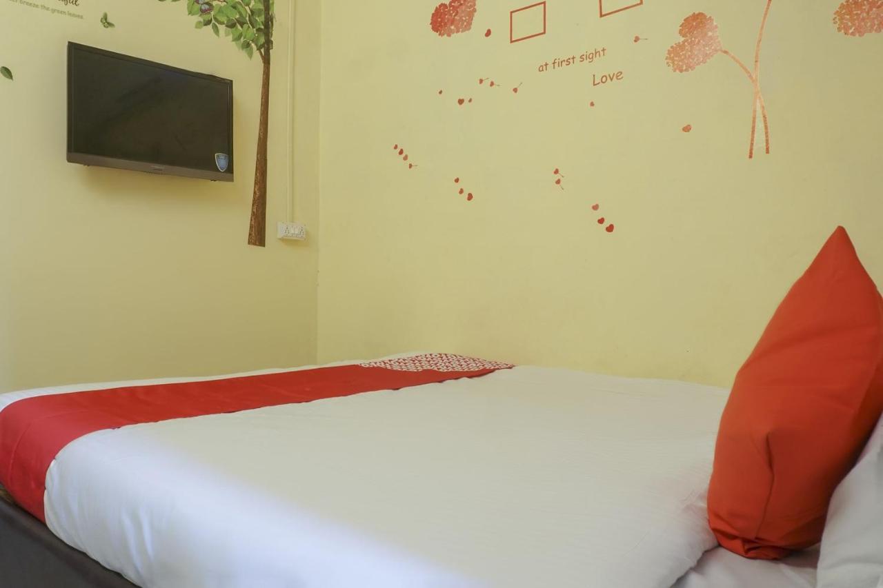 오요 74900 R K 호텔 Pimpri-Chinchwad 외부 사진