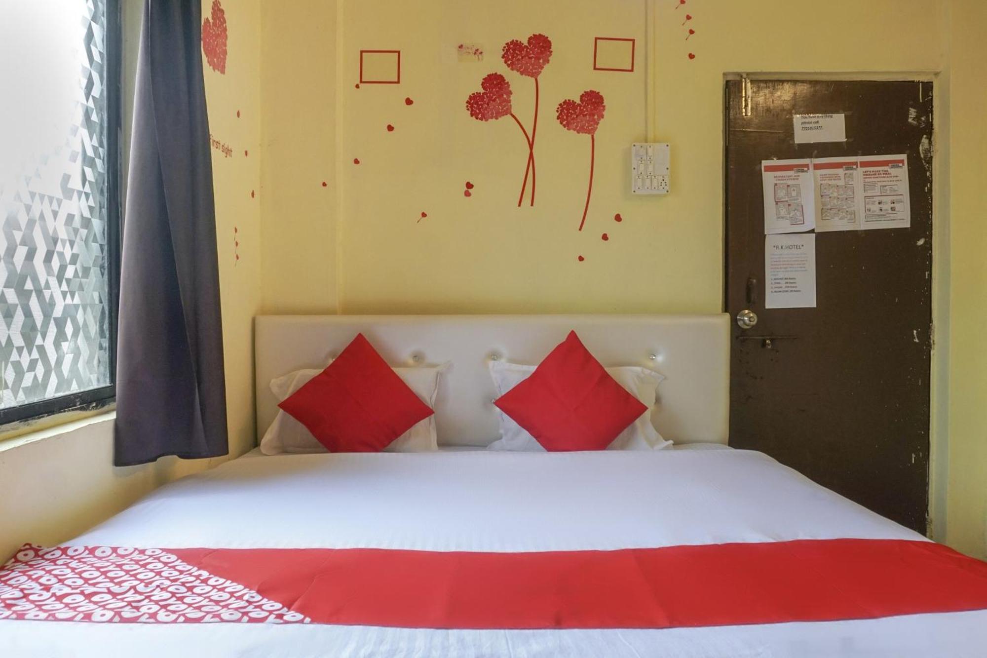 오요 74900 R K 호텔 Pimpri-Chinchwad 외부 사진