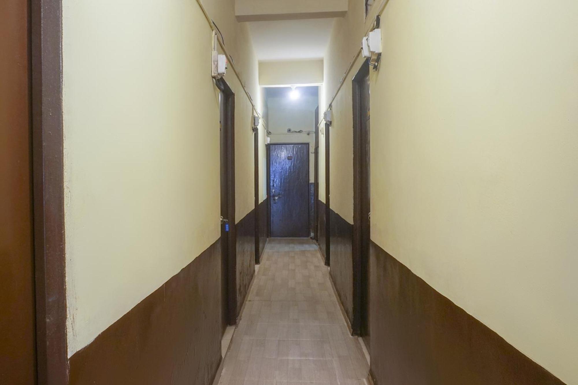 오요 74900 R K 호텔 Pimpri-Chinchwad 외부 사진