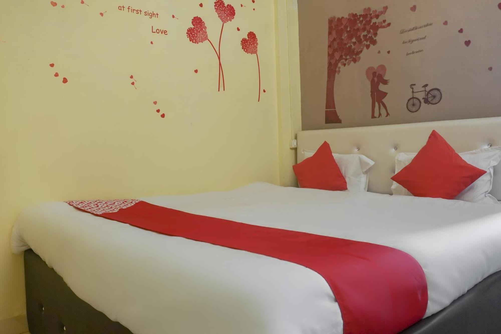 오요 74900 R K 호텔 Pimpri-Chinchwad 외부 사진